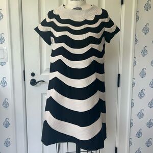 Karta Black & White Wavy Striped 60’s Mini Dress Women’s size Small